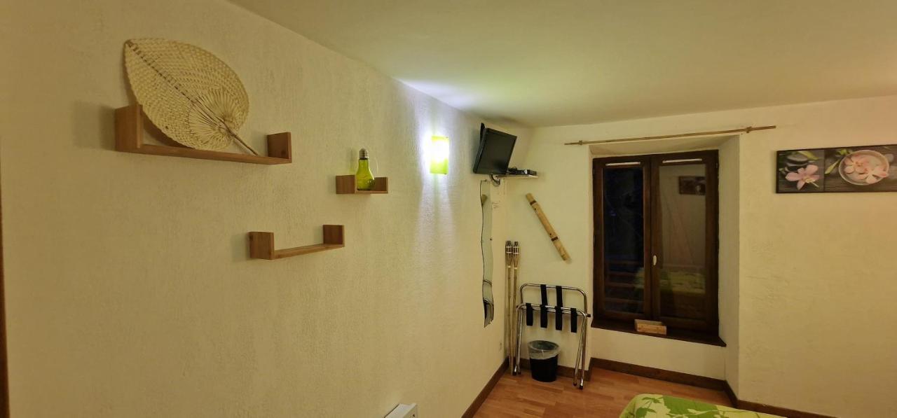 Chambres D'Hotes Les Lits Des Fees Saint-Floret Luaran gambar