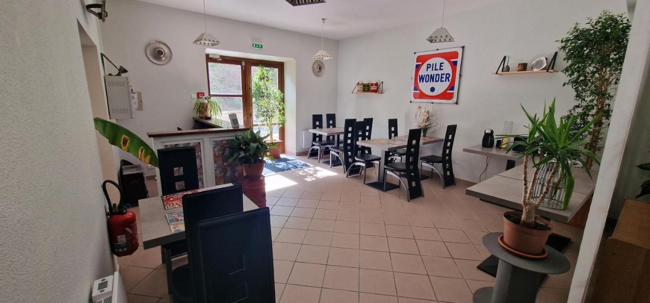 Chambres D'Hotes Les Lits Des Fees Saint-Floret Luaran gambar
