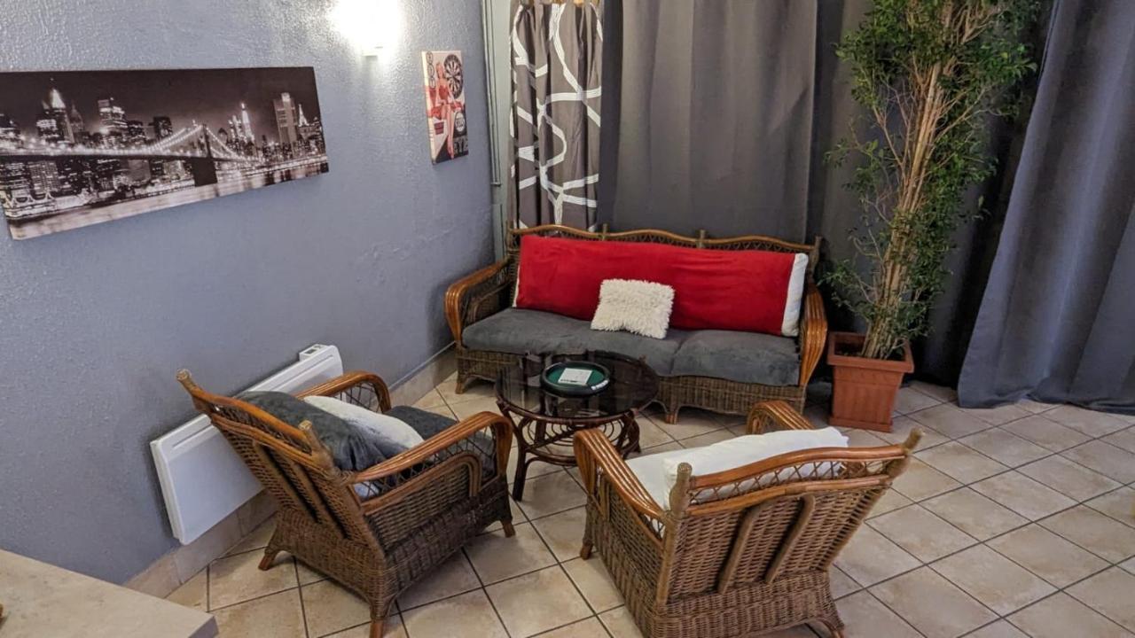 Chambres D'Hotes Les Lits Des Fees Saint-Floret Luaran gambar