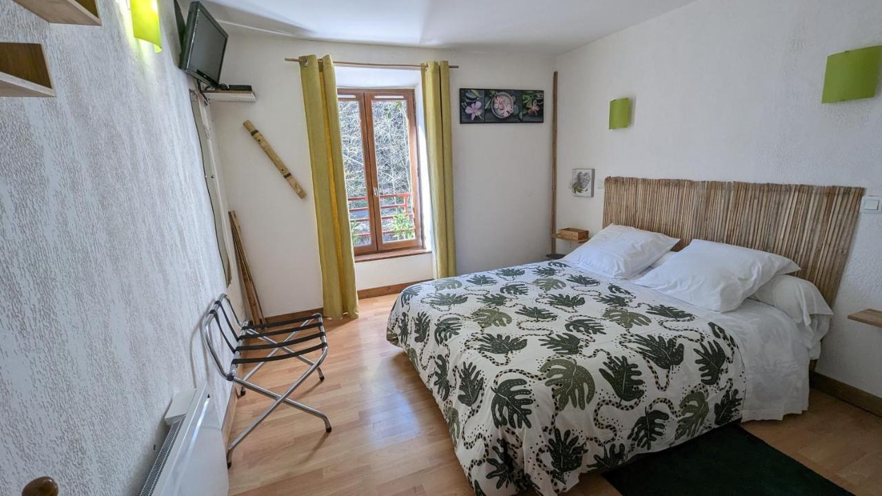 Chambres D'Hotes Les Lits Des Fees Saint-Floret Luaran gambar